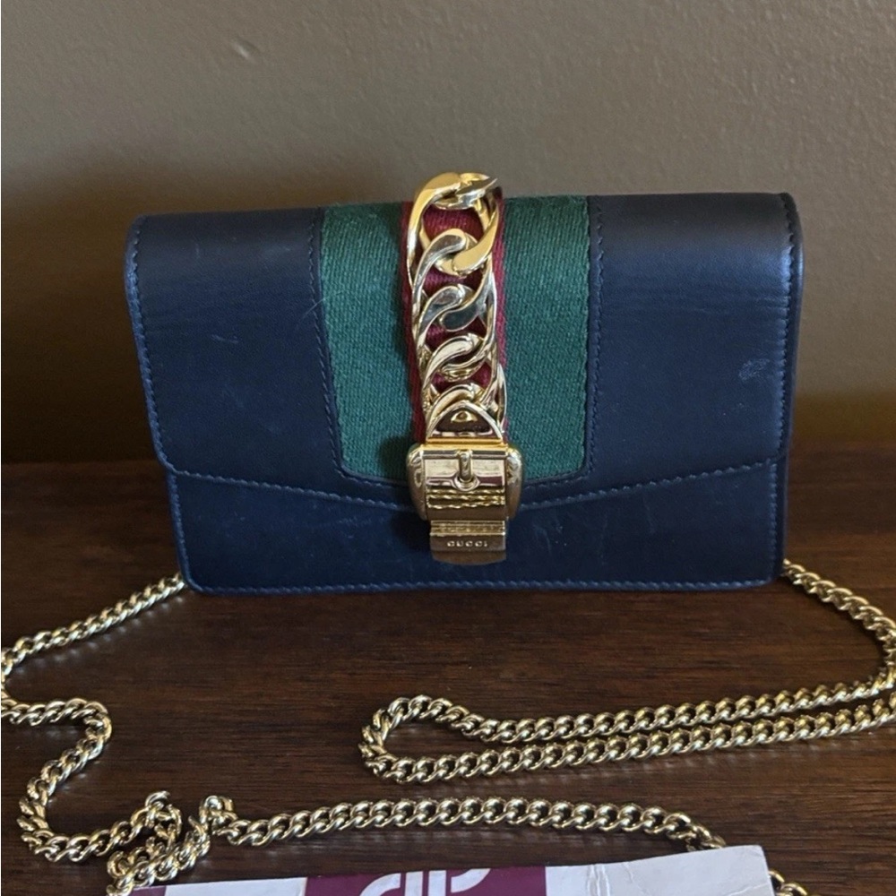 Gucci Sylvie collection cross body purse